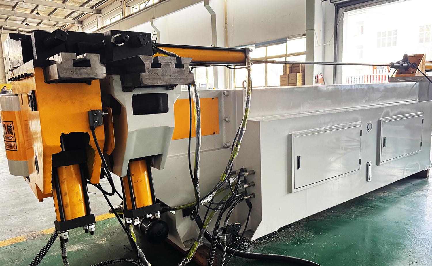 NC M-serie hydraulische buisbuigmachine met doornbediening NC M-serie hydraulische buisbuigmachine met doornbediening