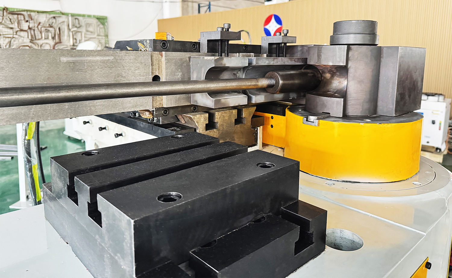 NC M-serie hydraulische buisbuigmachine met doornbediening NC M-serie hydraulische buisbuigmachine met doornbediening