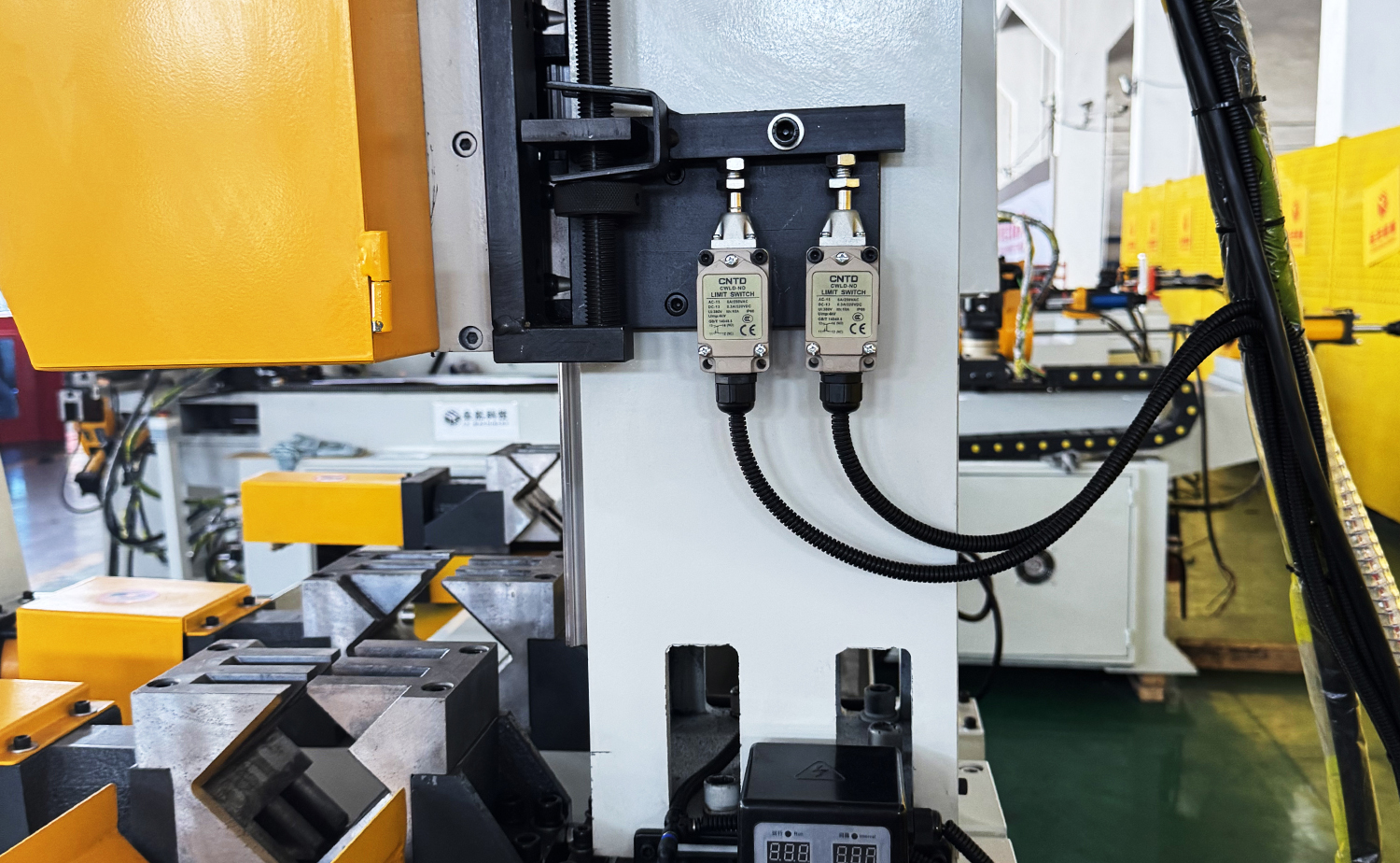 CNC-serie volautomatische servo-toevoerbuissnijmachine