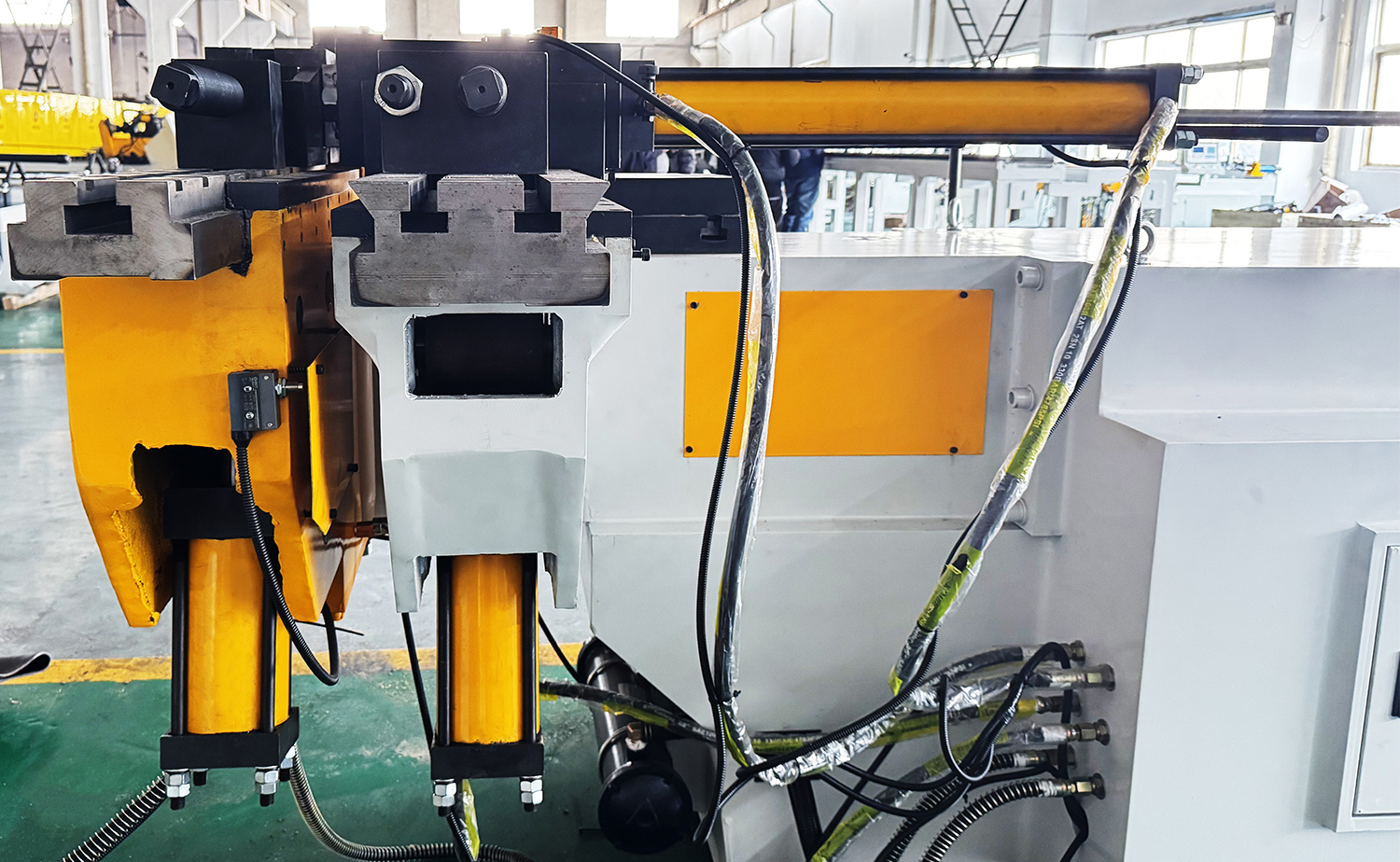 Waarom kiezen voor de NC semi-automatische buigmachine met enkele balhoofdbuis?