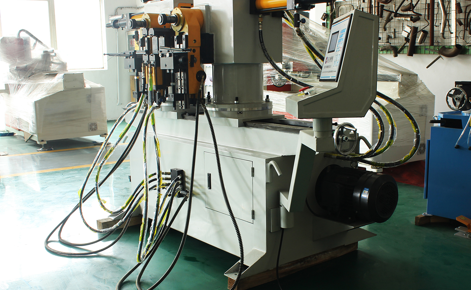 Roterende dubbelkops multi-buigpijpmachine Roterende dubbelkops multi-buigpijpmachine