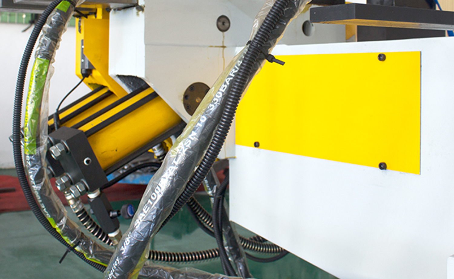 Hydraulische buisbuiger uit de NC S-serie met eenvoudige programma-instelling Hydraulische buisbuiger uit de NC S-serie met eenvoudige programma-instelling