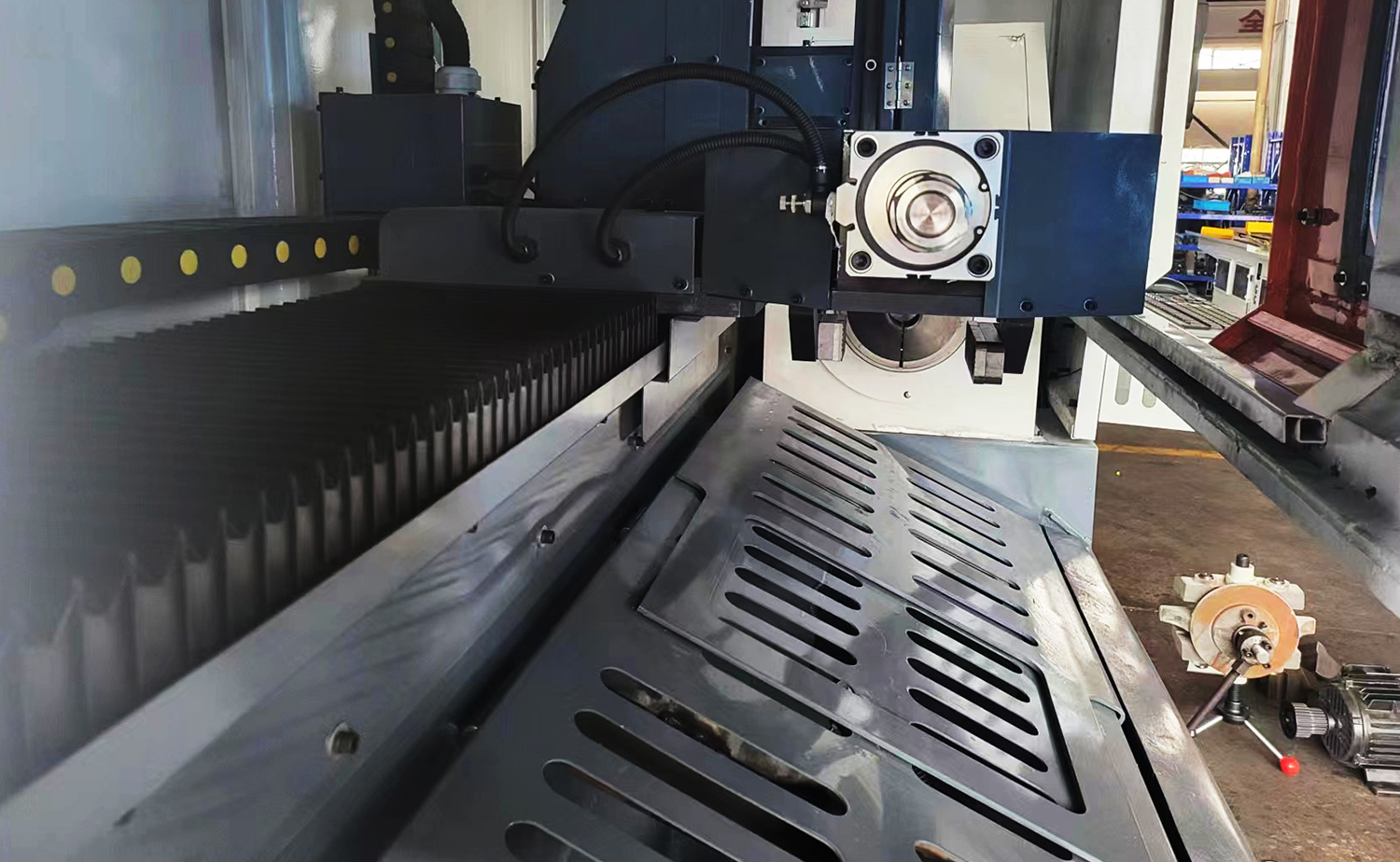 MCJG120 3D-lasersnijmachine voor buizen MCJG120 3D-lasersnijmachine voor buizen