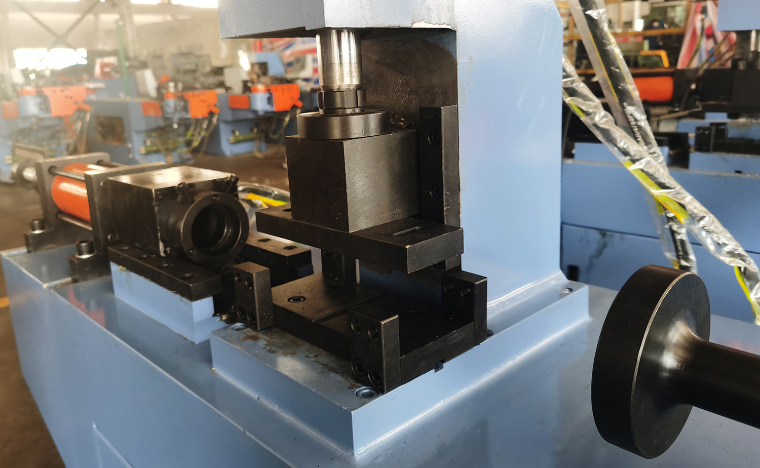 TM40 Hoog rendement automatische enkele balhoofdbuiseindvormmachine TM40 Hoog rendement automatische enkele balhoofdbuiseindvormmachine