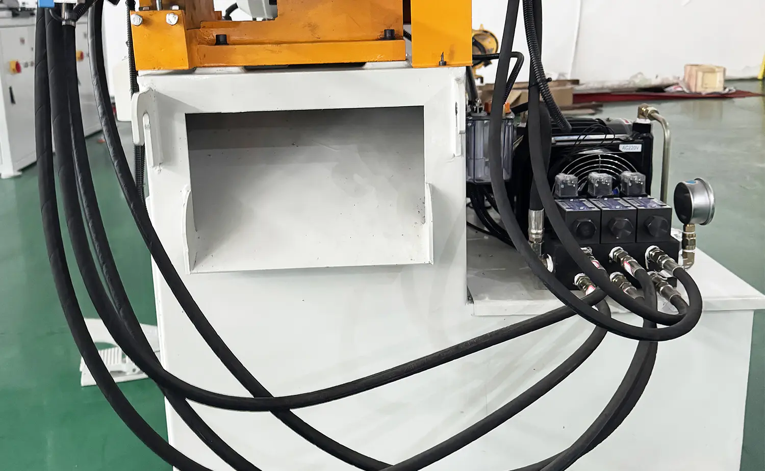 EF PV1-serie hydraulische semi-automatische buisafschuinmachine EF PV1-serie hydraulische semi-automatische buisafschuinmachine