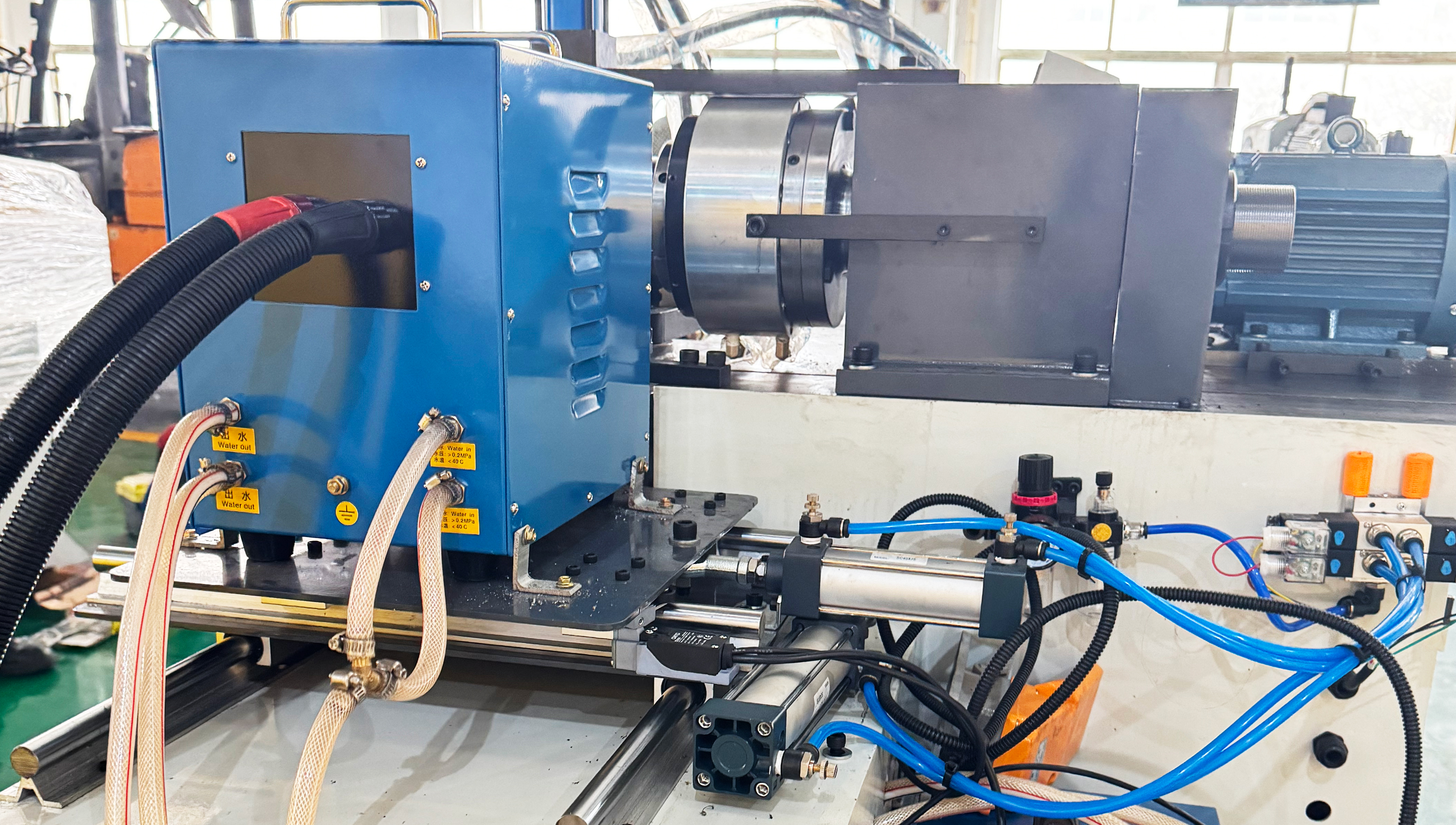 TM-S-40/60/80 Zeer efficiënte automatische buissluitmachine TM-S-40/60/80 Zeer efficiënte automatische buissluitmachine