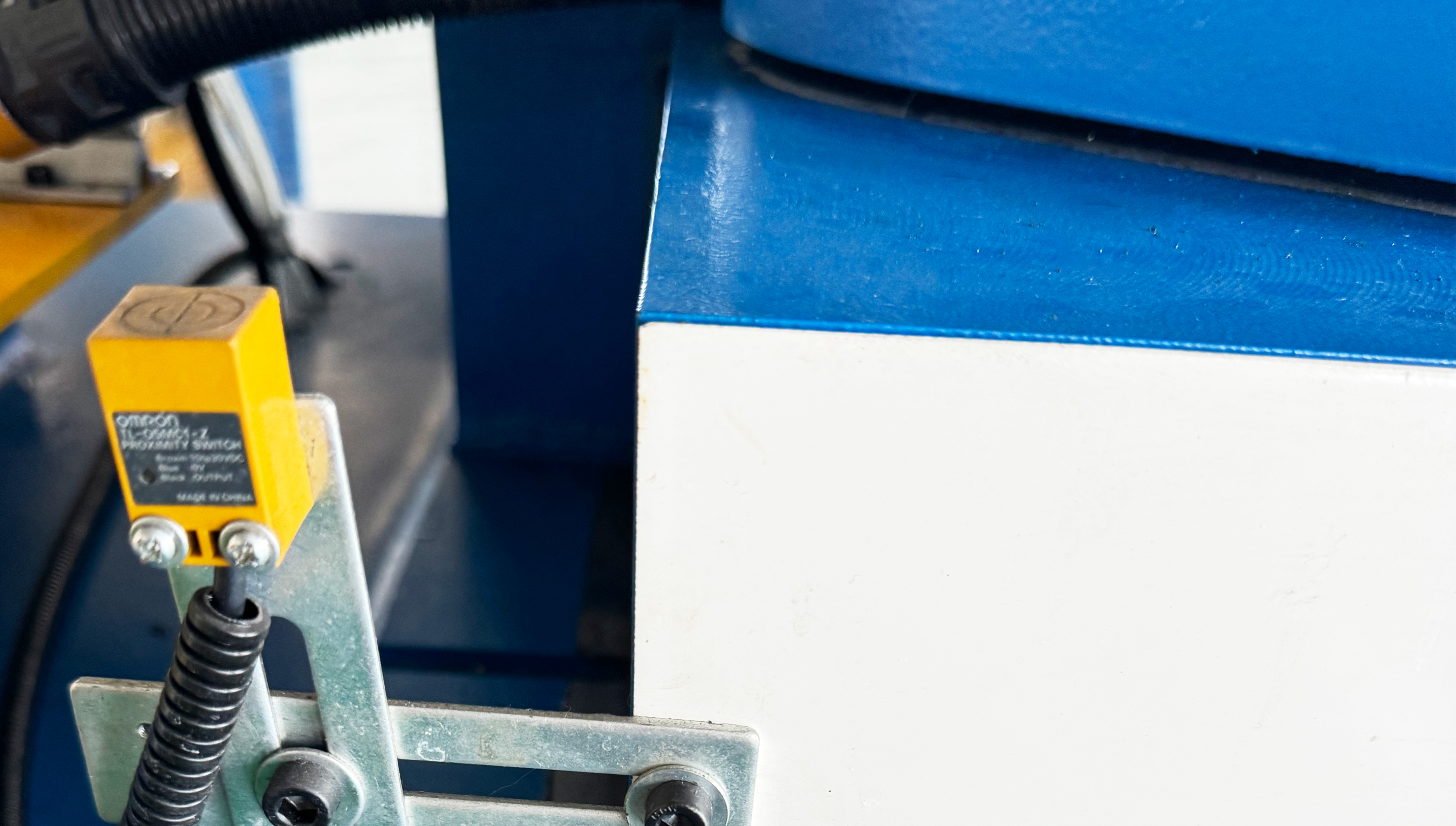 TM-S-40/60/80 Zeer efficiënte automatische buissluitmachine TM-S-40/60/80 Zeer efficiënte automatische buissluitmachine