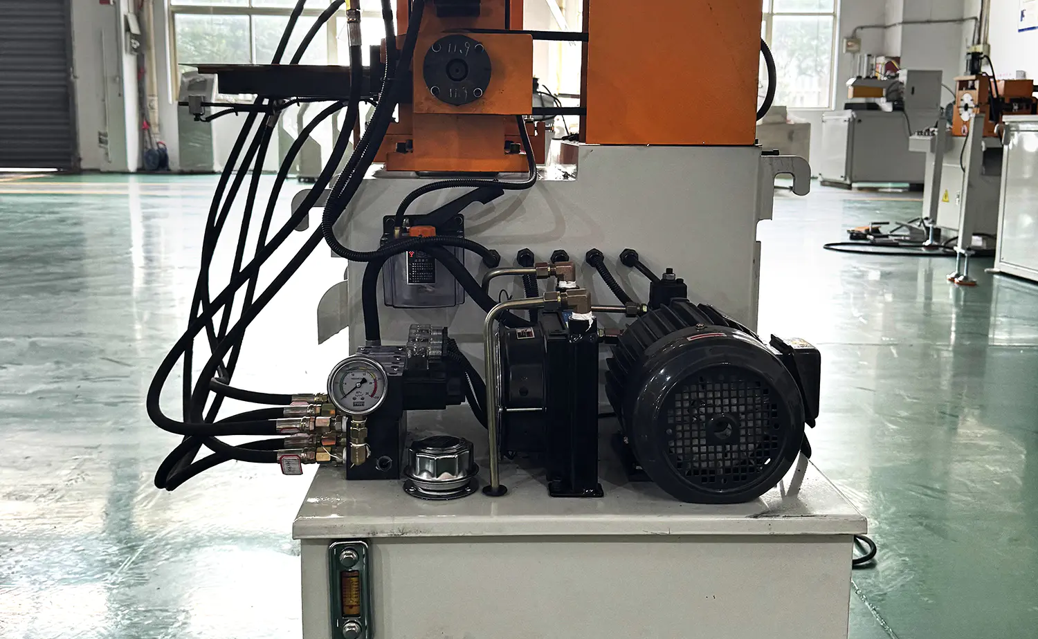 EF PV1-serie hydraulische semi-automatische buisafschuinmachine EF PV1-serie hydraulische semi-automatische buisafschuinmachine