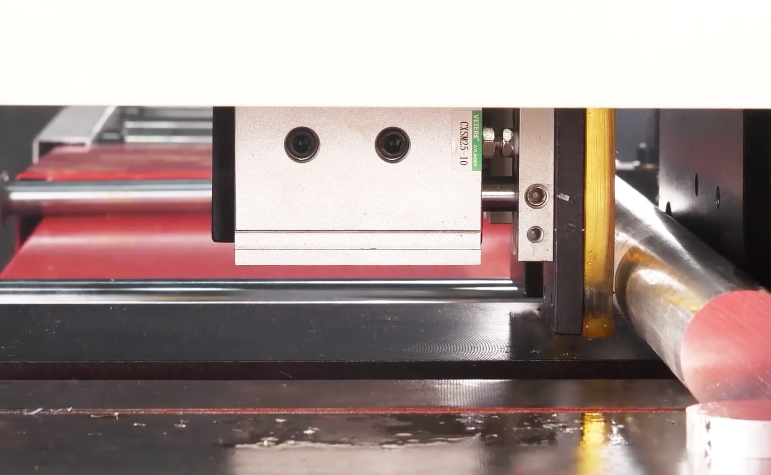 CNC360-serie hoge precisie volledig automatische hydraulische aluminium snijmachine CNC360-serie hoge precisie volledig automatische hydraulische aluminium snijmachine