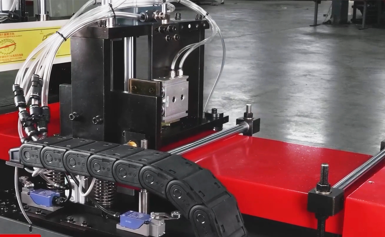 CNC360-serie hoge precisie volledig automatische hydraulische aluminium snijmachine CNC360-serie hoge precisie volledig automatische hydraulische aluminium snijmachine