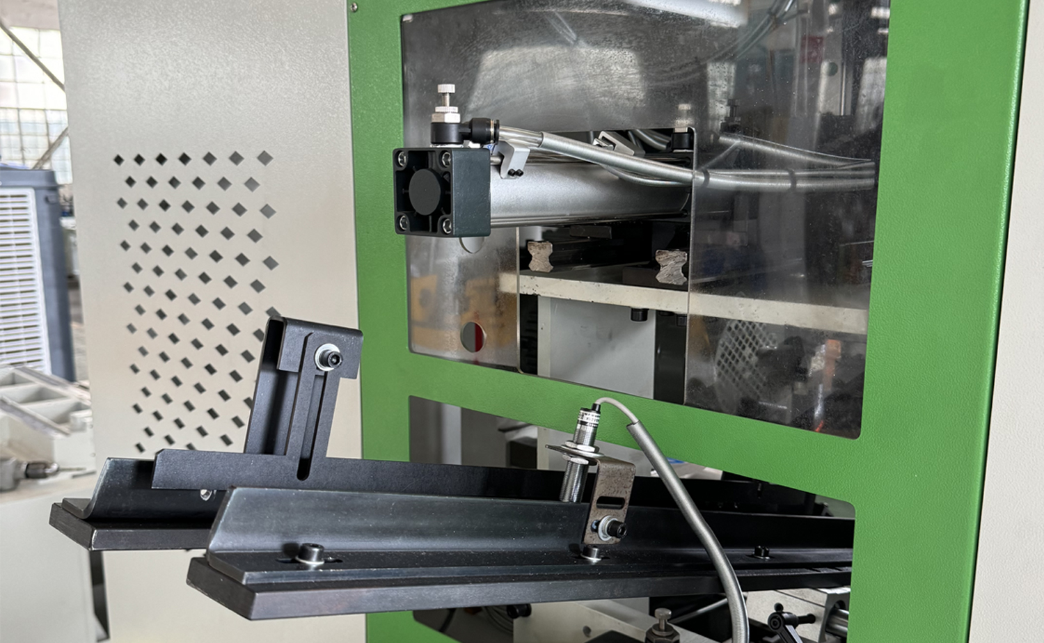 DEF680CNC-serie snelle servo-afschuinmachine met dubbele kopbuis DEF680CNC-serie snelle servo-afschuinmachine met dubbele kopbuis