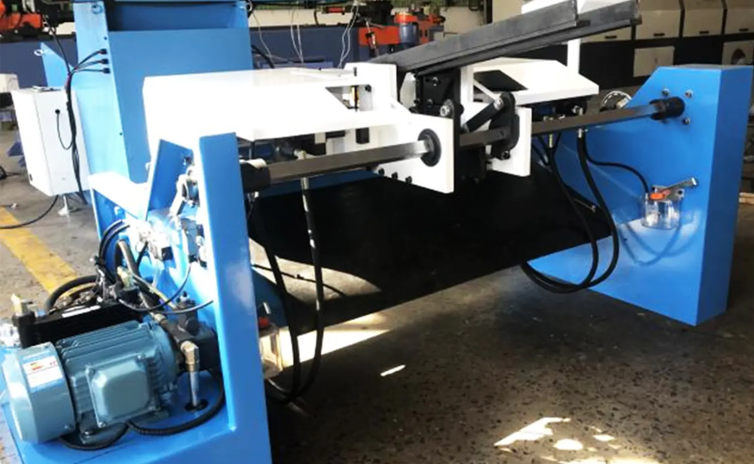 DEF PV-serie hydraulische buisafschuinmachine met dubbele kop DEF PV-serie hydraulische buisafschuinmachine met dubbele kop