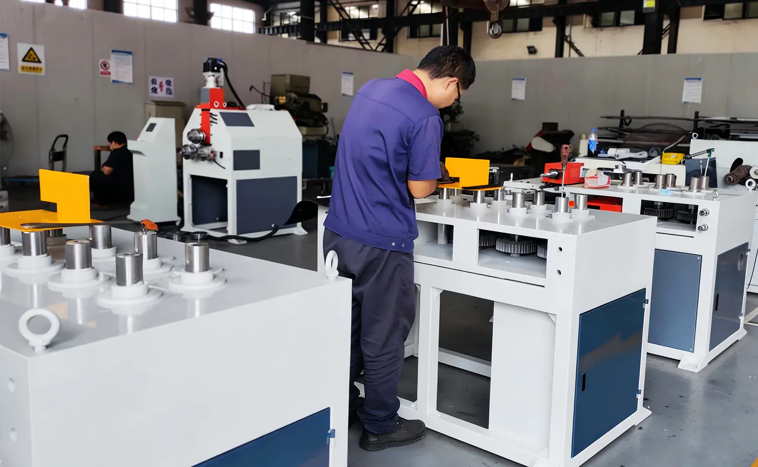 Hoge precisie CNC-buisrolbuigmachine Hoge precisie CNC-buisrolbuigmachine