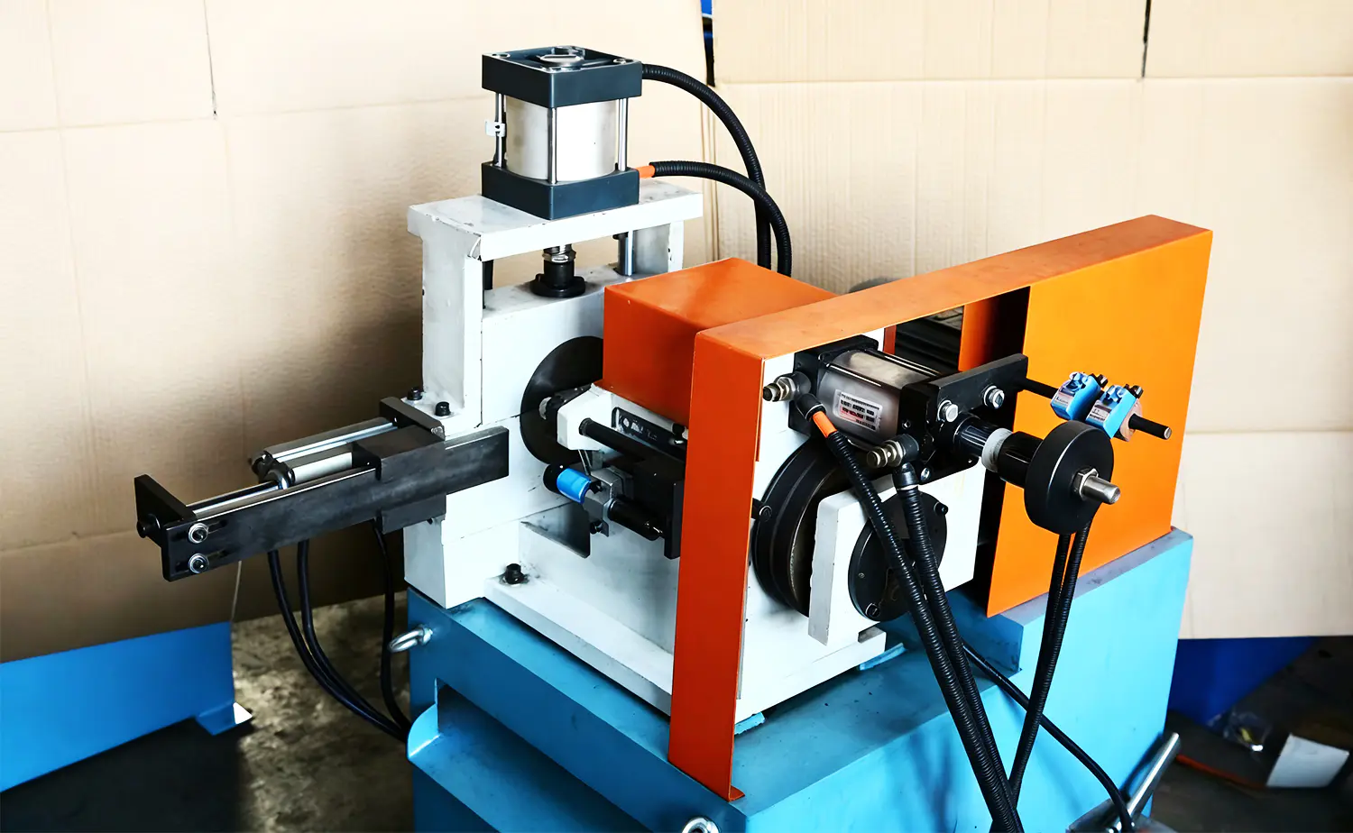 EF AC-serie afschuinmachine met enkele balhoofdbuis en hoge precisie EF AC-serie afschuinmachine met enkele balhoofdbuis en hoge precisie