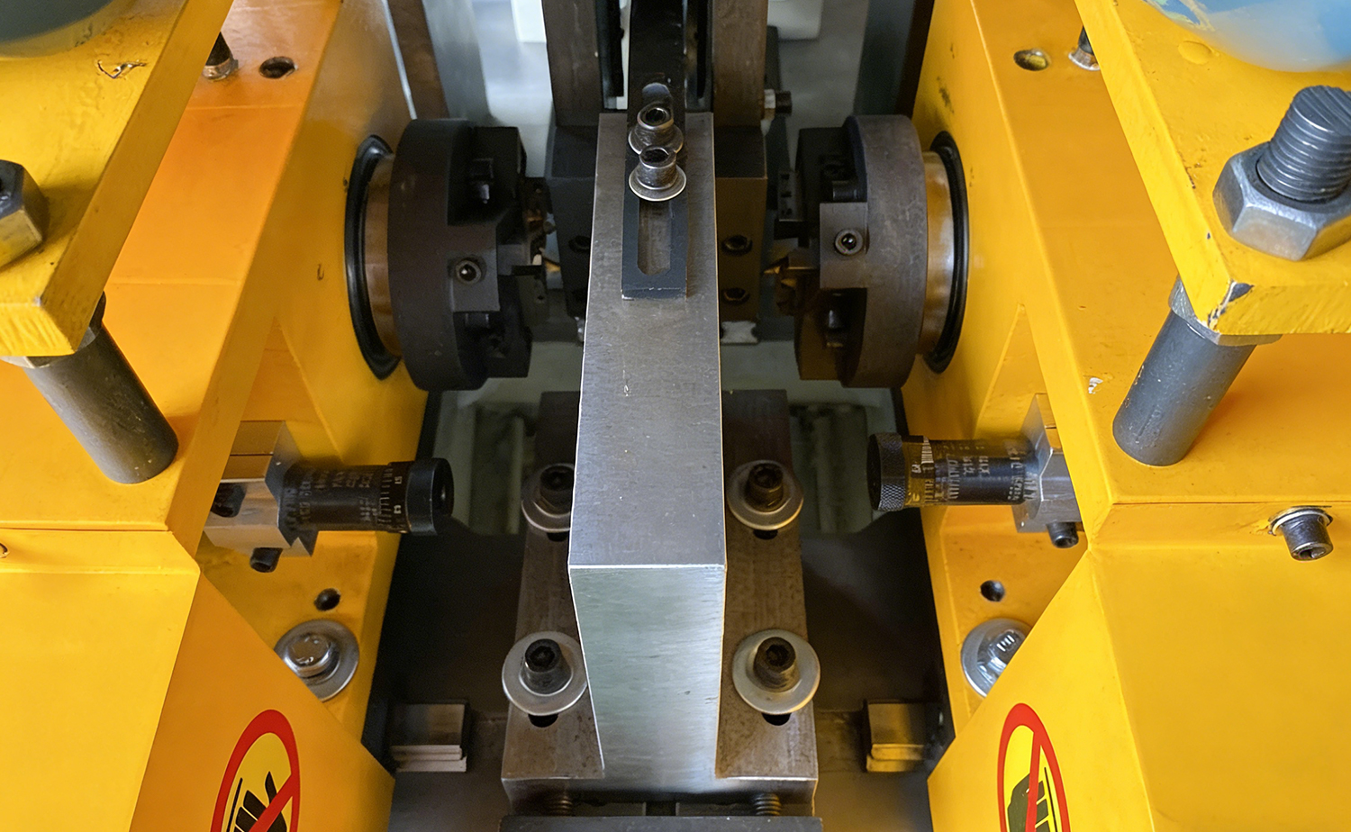 DEF50PVS servobuisafschuinmachine voor korte metalen en PVC-buizen